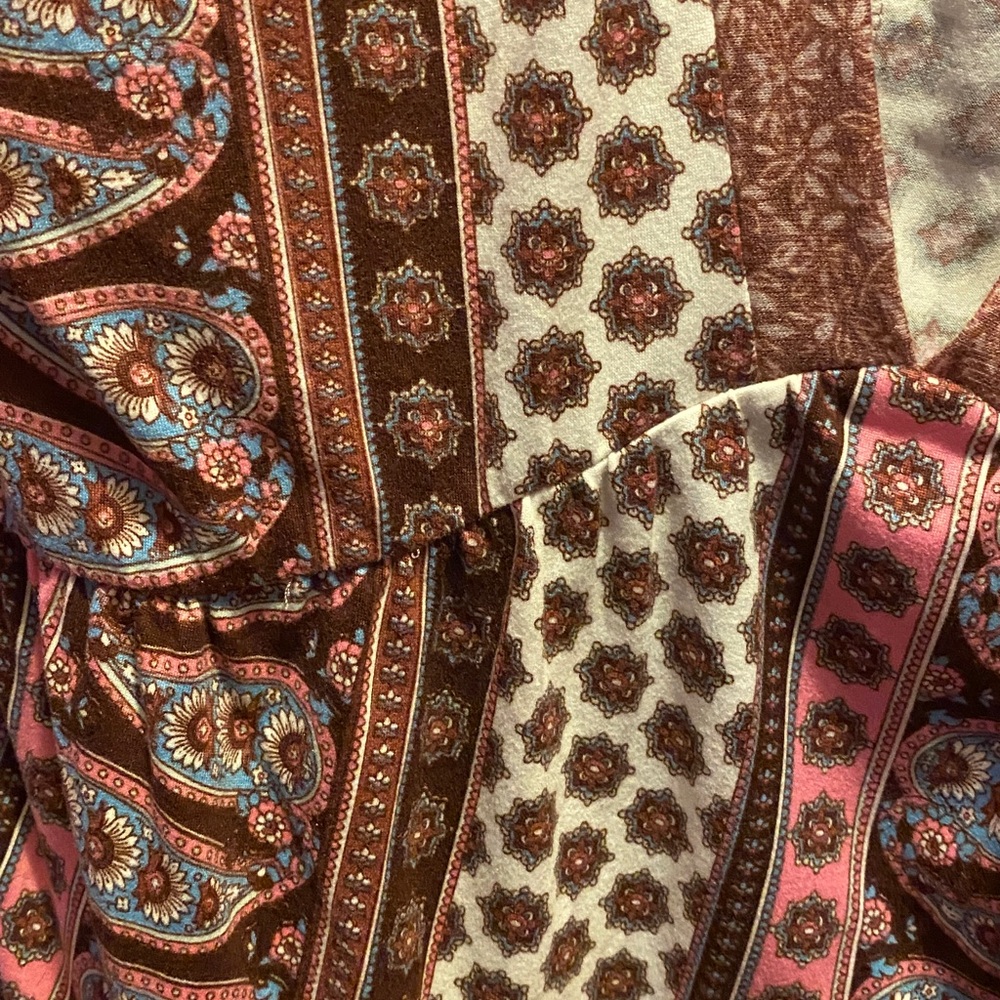 Multicolor Patterned V-Neck Blouse - Picture 5 of 9